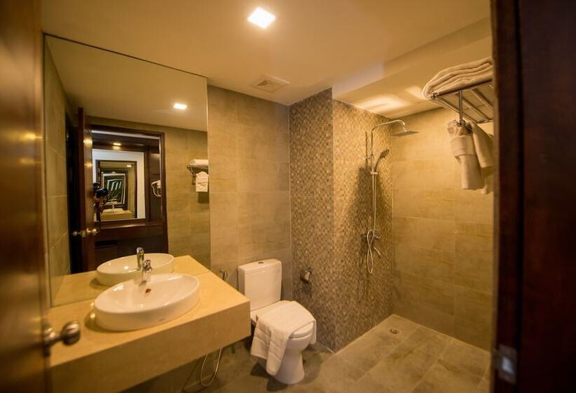 اتاق لوکس با چشم‌انداز دریا, The Village Resort