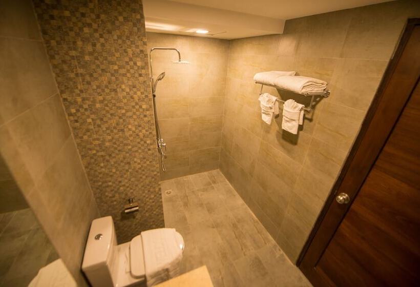 اتاق لوکس با چشم‌انداز دریا, The Village Resort