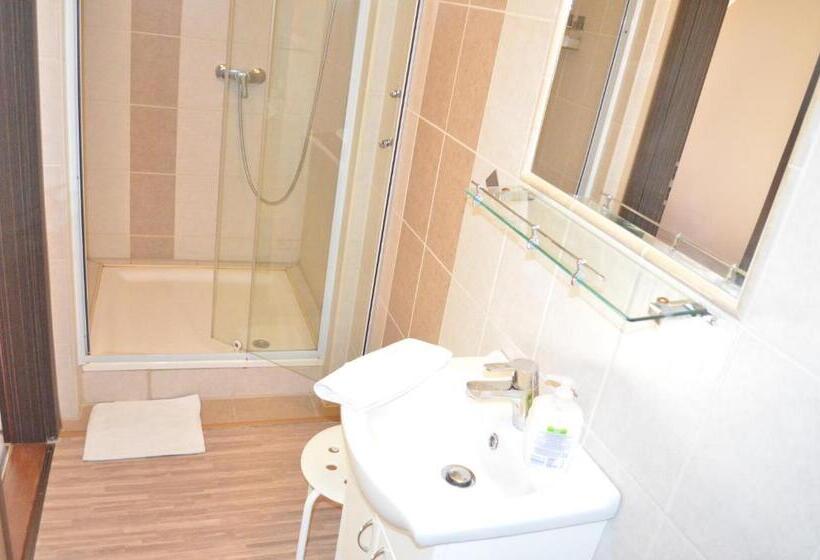 اتاق استاندارد, Holdfényszállás