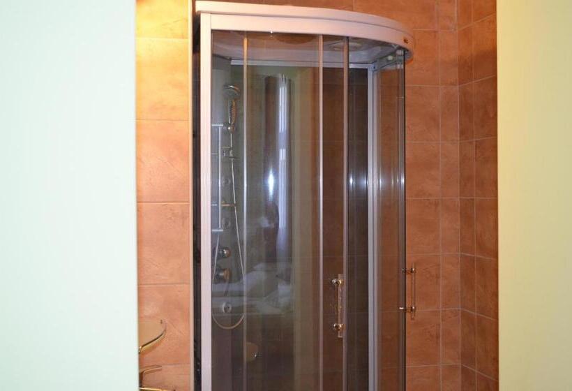 سوییت خانوادگی, Holdfényszállás