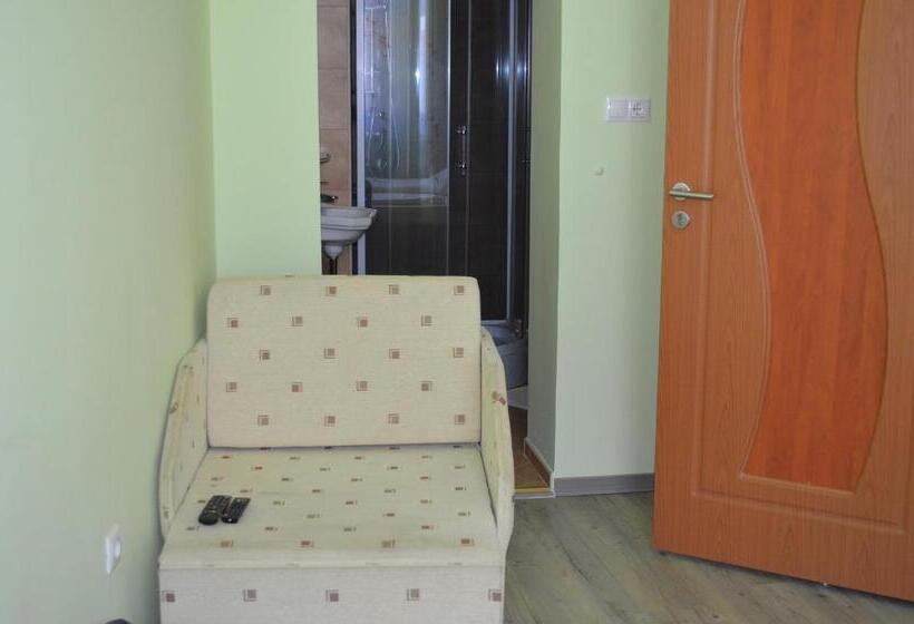 سوییت خانوادگی, Holdfényszállás