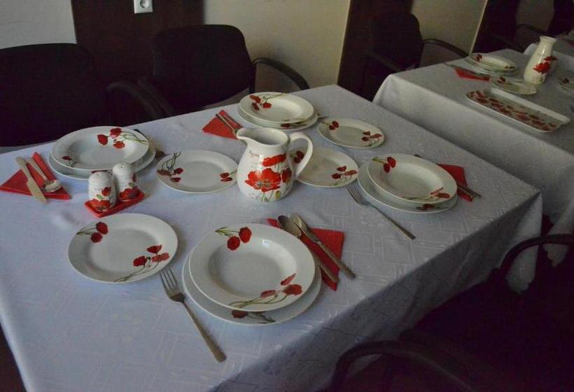 سوییت خانوادگی, Holdfényszállás