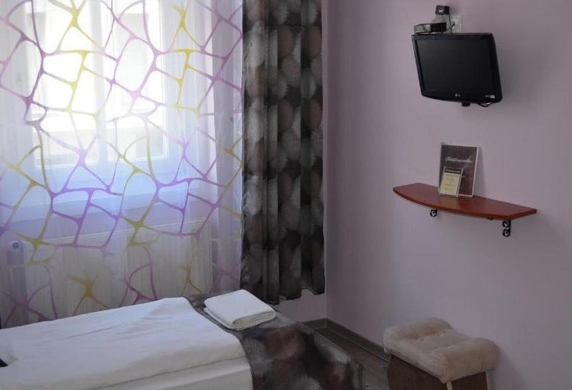 اتاق استاندارد سه نفره, Holdfényszállás