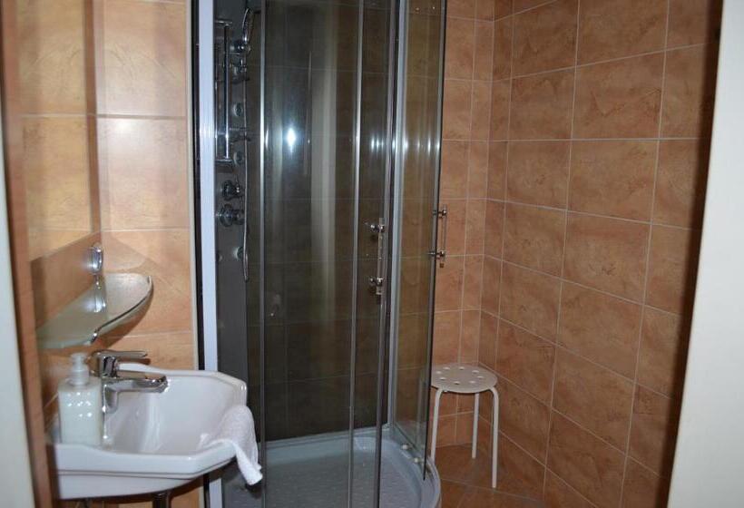 سوییت خانوادگی, Holdfényszállás