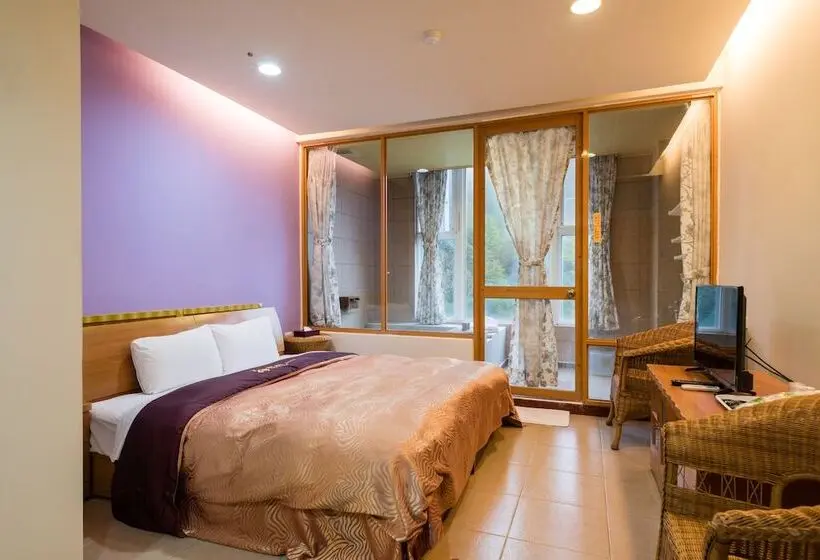 اتاق استاندارد با چشم‌انداز کوهستان, Crystal