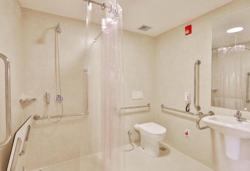 장애인을 위한 스탠다드 룸, Blue Tree Jaguariuna