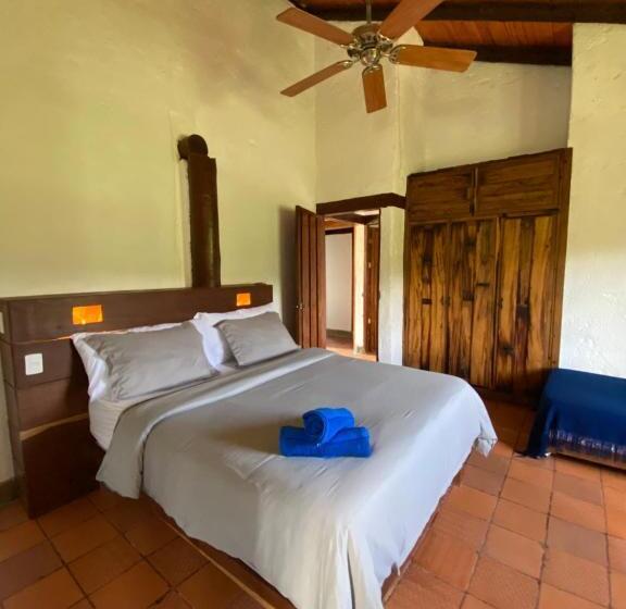 Quarto deluxe, Beyonda