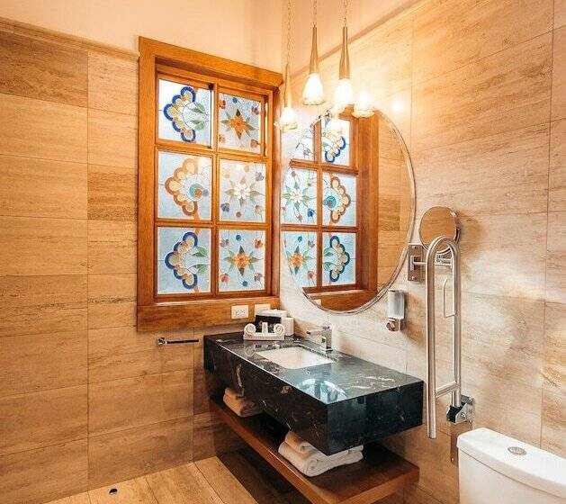 اتاق لوکس, Cruz Del Vado