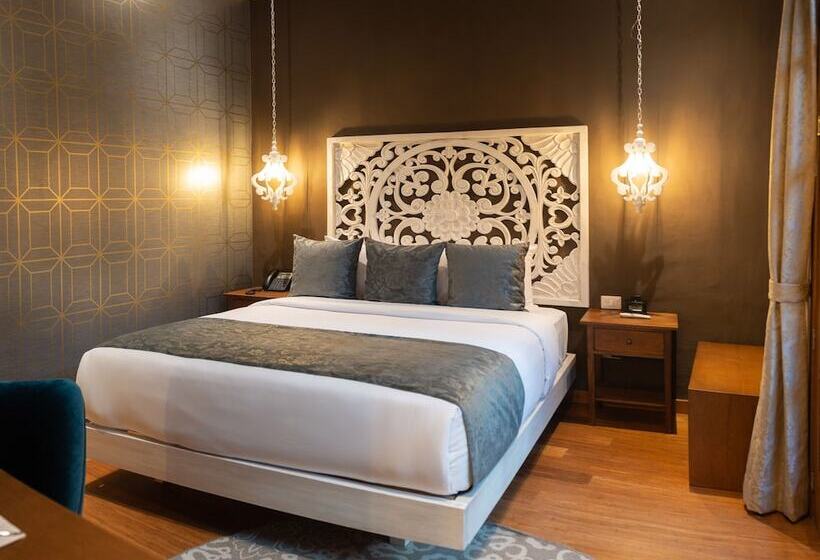 اتاق لوکس, Cruz Del Vado