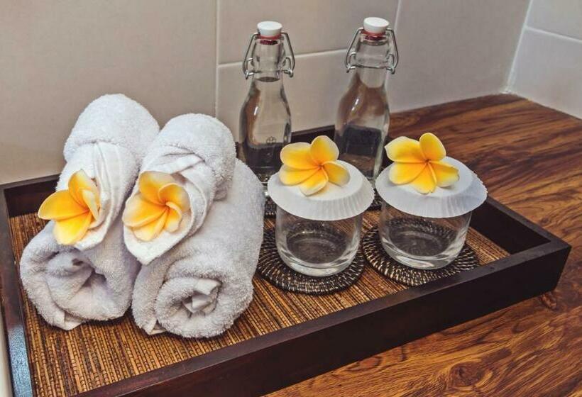 Люкс Вид на Бассейн, Kubu Gwk Resort