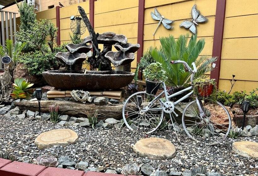 חדר משפחתי, Marle  Lodge