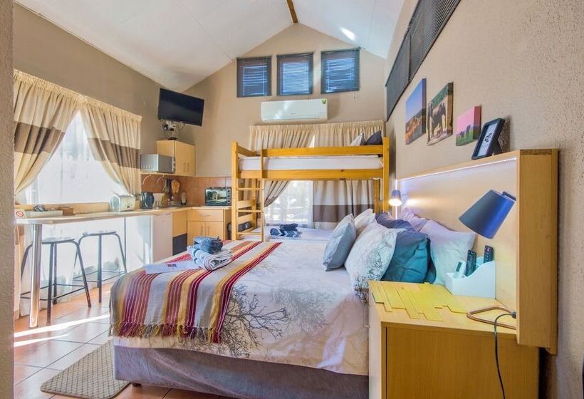 חדר משפחתי, Marle  Lodge