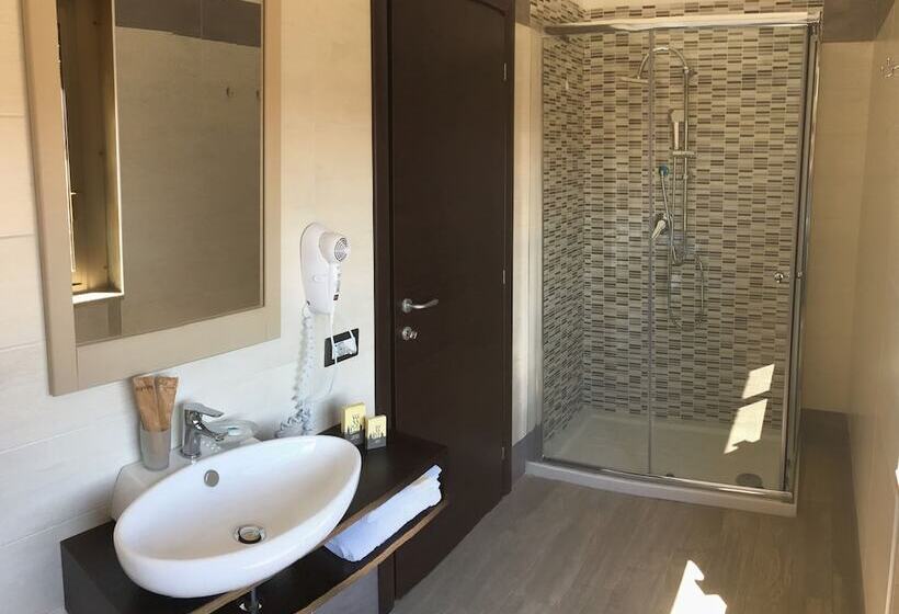 Quarto Triplo Estandar, Cesirja