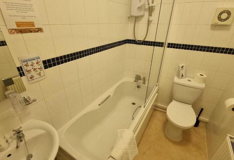 غرفة قياسية مطلّة علي البحر, Bay Court