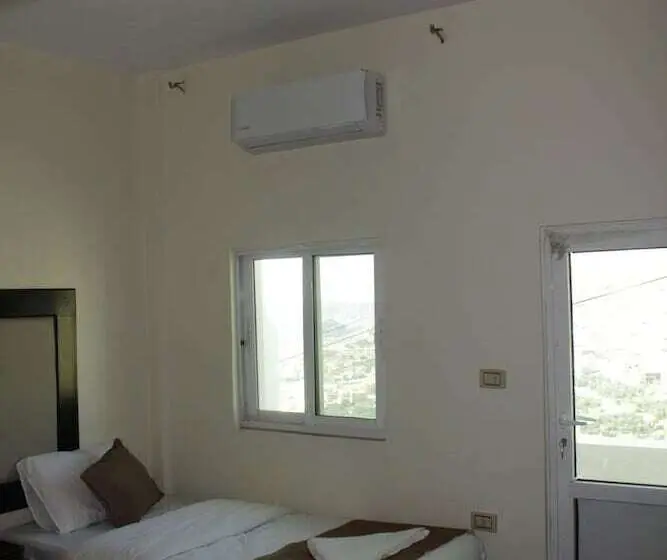 اتاق استاندارد سه تخته با سرویس بهداشتی مشترک, Alsultan Hostel
