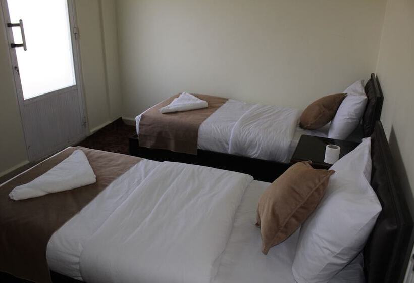 اتاق استاندارد سه تخته با سرویس بهداشتی مشترک, Alsultan Hostel