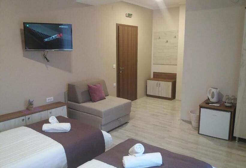 اتاق استاندارد سه نفره, Boulevard Apartments