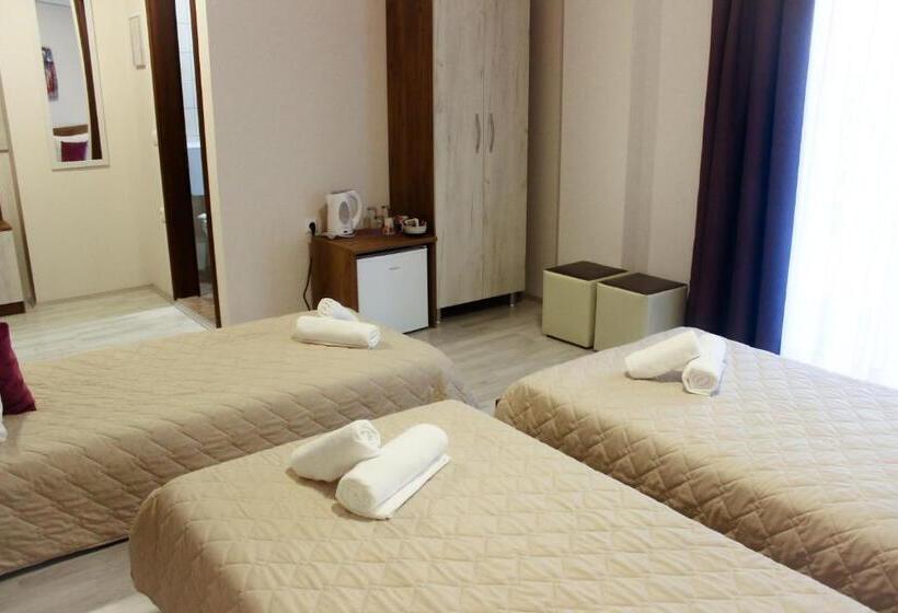 اتاق استاندارد سه نفره, Boulevard Apartments