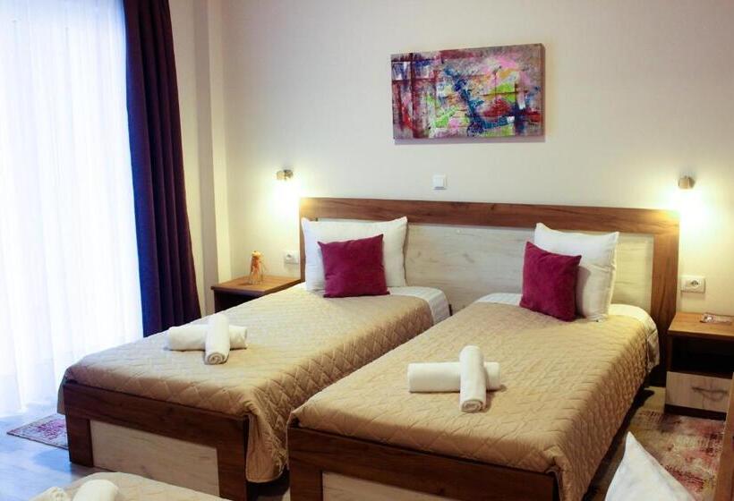 اتاق استاندارد سه نفره, Boulevard Apartments