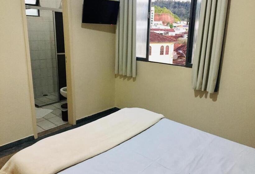 Quarto Estandar, Líder