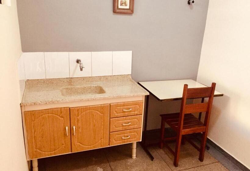 Quarto Quádruplo Economy, Líder