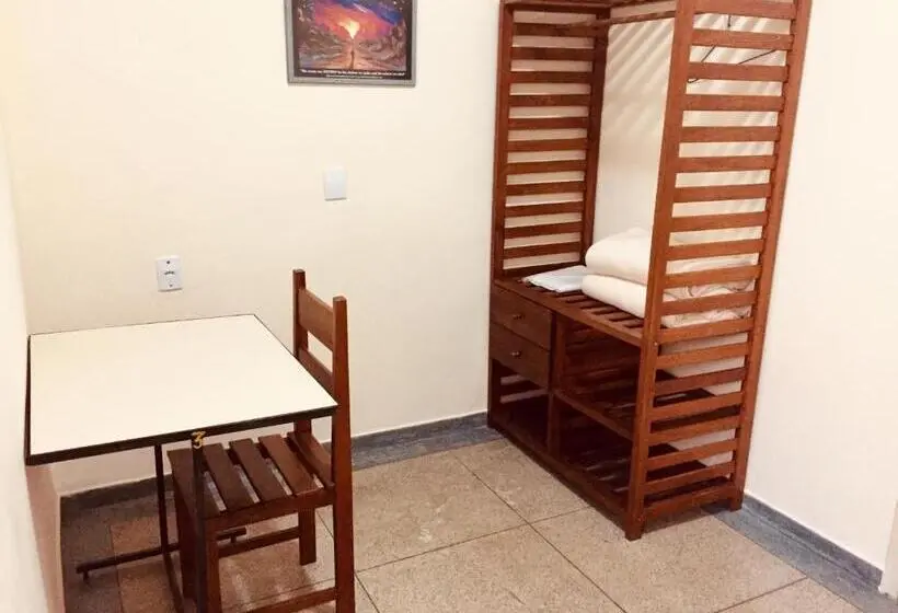 Economy Quadruple Room, Líder
