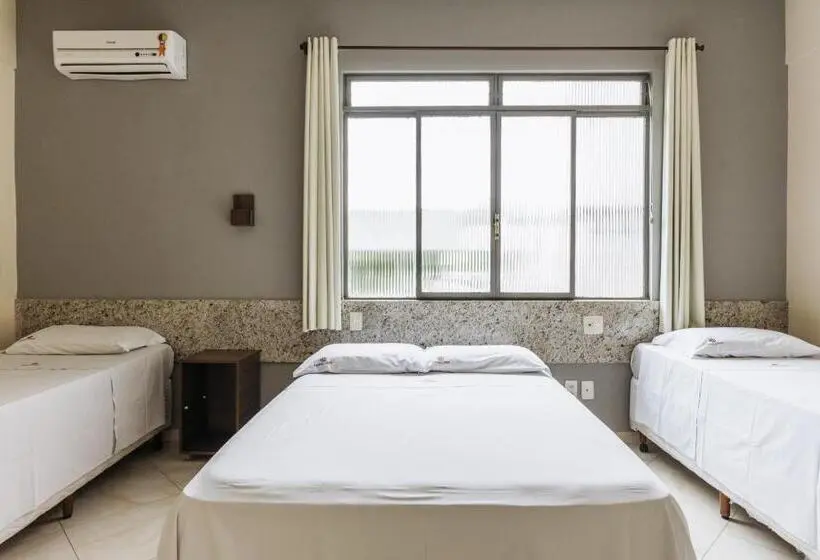 Economy Quadruple Room, Líder