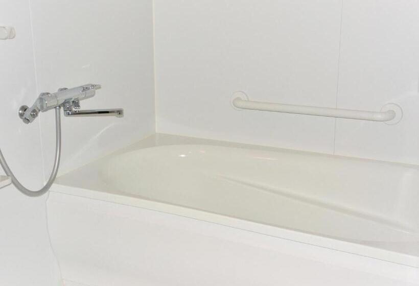 이코노미 룸, Kamuy Rera