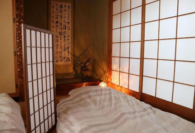 سرير فى غرفة مشتركه, Hostel Jumpu Manpan