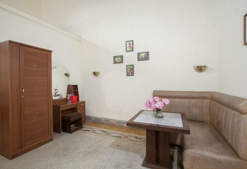 家庭间, Reddoorz @ Lawang