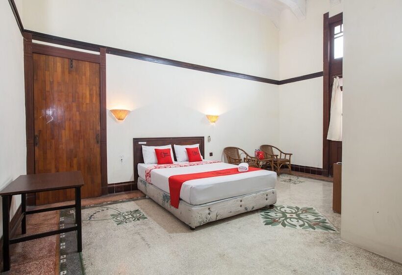 Номер Стандарт, Reddoorz @ Lawang