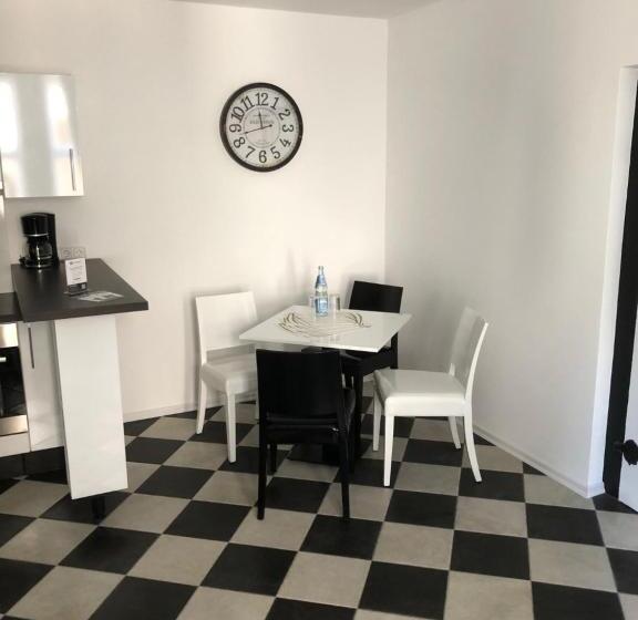 Семейный Номер, Designpension Traumschloss Hotel Garni