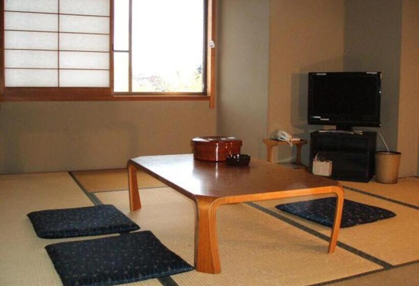 标准三人间, Ab Shiga