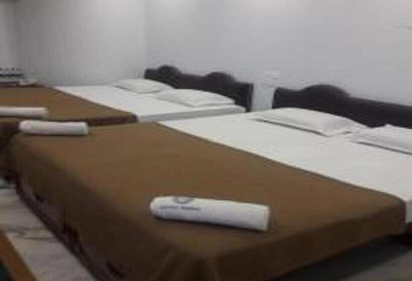 Четырехместный Номер Deluxe, Ramco Residency A/c