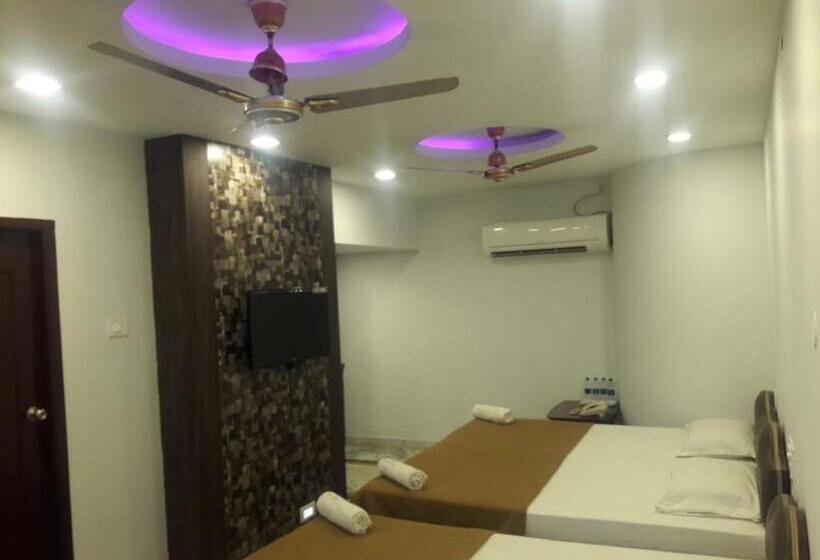 Четырехместный Номер Deluxe, Ramco Residency A/c