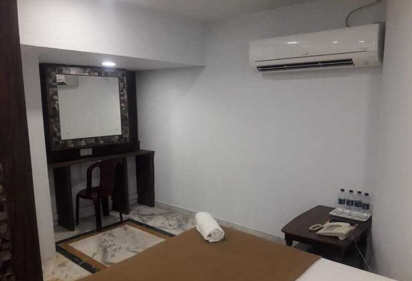 Четырехместный Номер Deluxe, Ramco Residency A/c