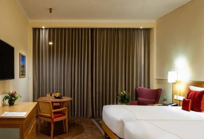 インサイドデラックスルーム, Taj Theog Resort & Spa Shimla