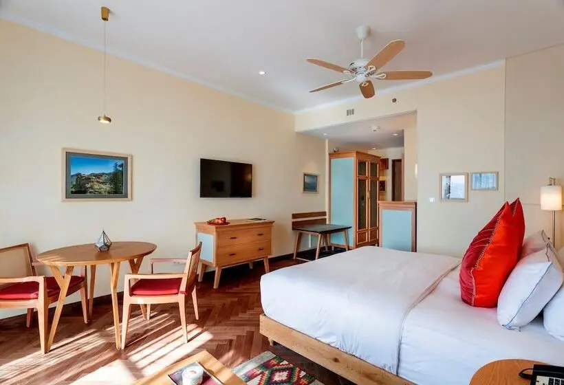 インサイドデラックスルーム, Taj Theog Resort & Spa Shimla