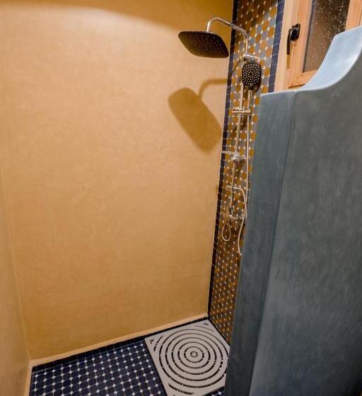 سوییت, Hassilabiad Appart