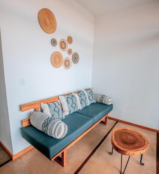 اتاق لوکس, Enai