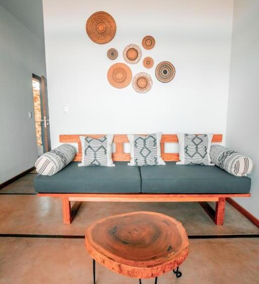 اتاق لوکس, Enai