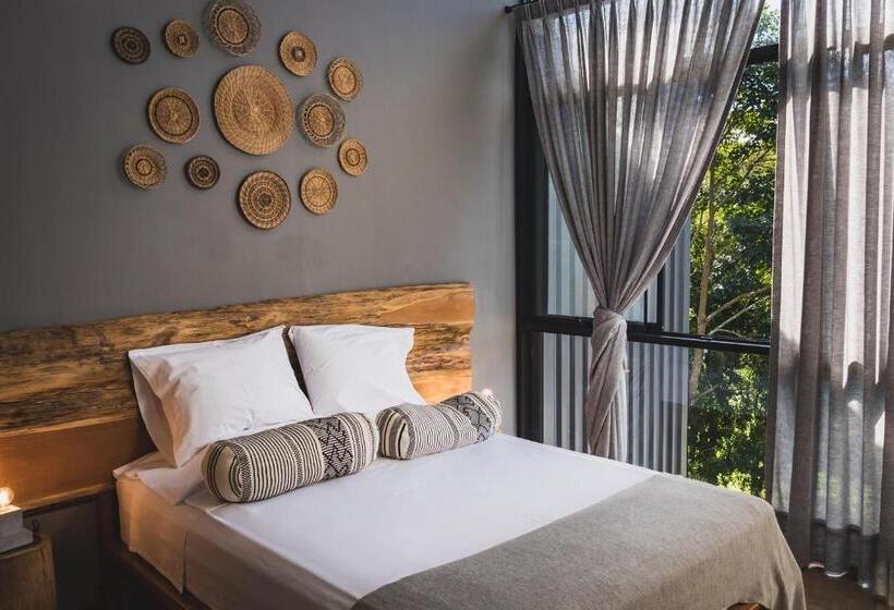 اتاق لوکس, Enai