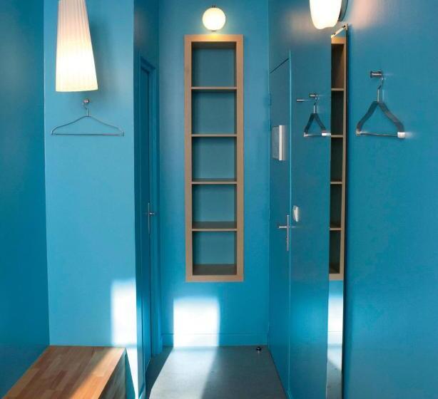 バス共有のスタンダードルーム, Continental