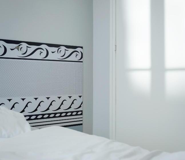 バス共有のスタンダードルーム, Continental