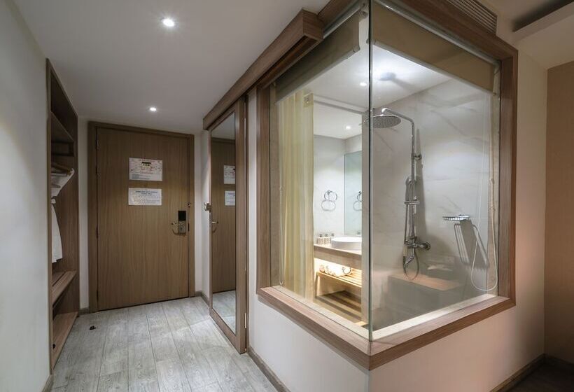 اتاق خانوادگی, Le S Cham