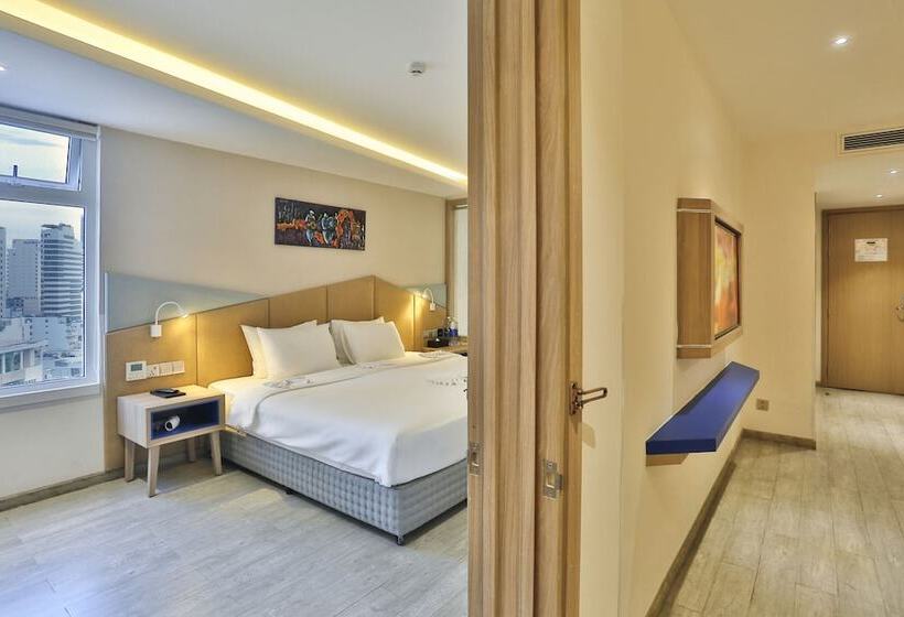 اتاق خانوادگی, Le S Cham