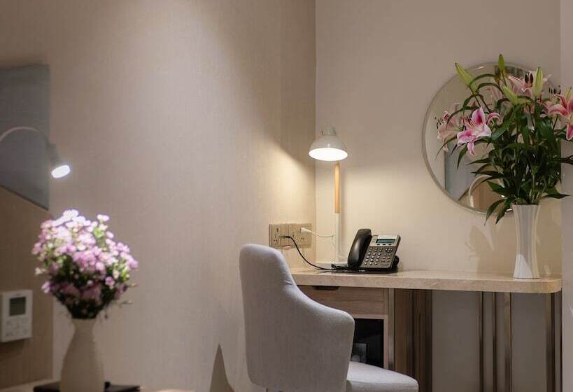 اتاق خانوادگی, Le S Cham