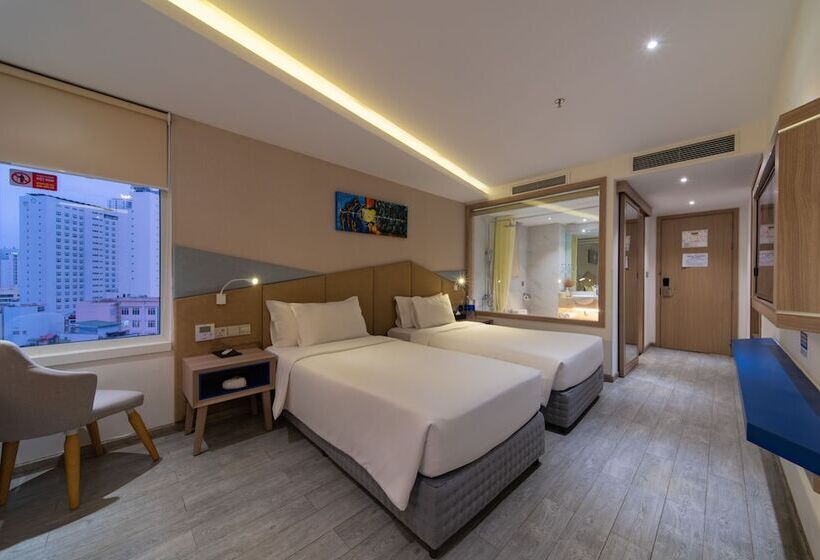 اتاق خانوادگی, Le S Cham