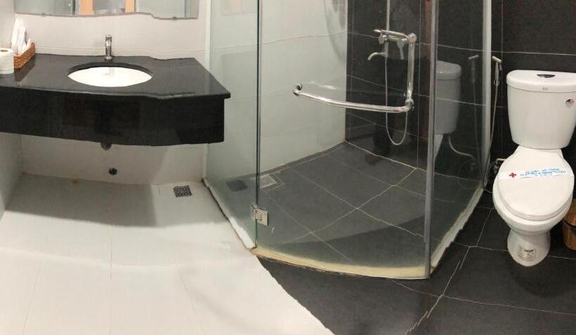 اتاق استاندارد چهارنفره با بالکن, Victory Airport