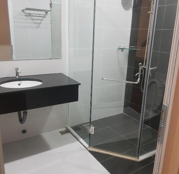 اتاق استاندارد چهارنفره با بالکن, Victory Airport